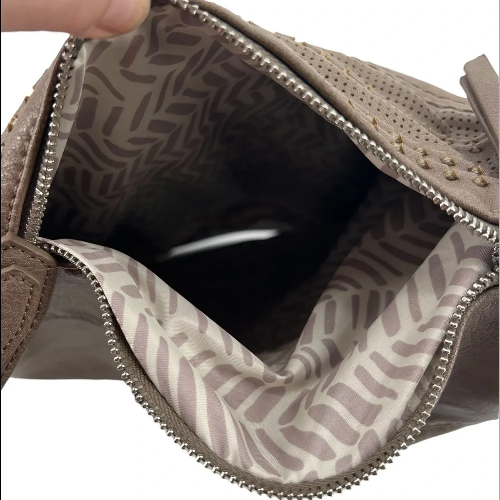 Antik Kraft Tan Leather Zipper Top Hobo Bag Purse Women's